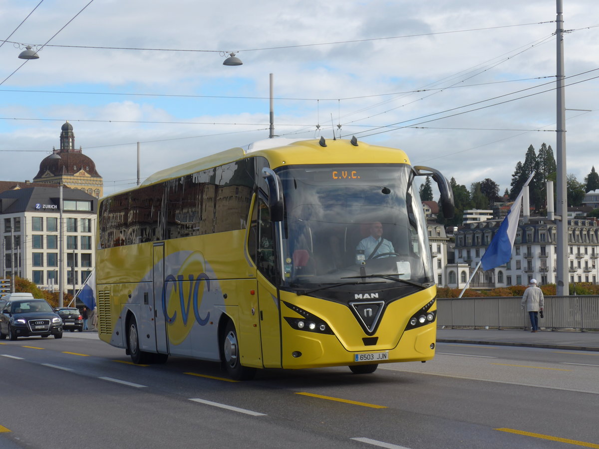 (185'145) - Aus Spanien: CVC - 6503 JJN - MAN/Noge am 18. September 2017 in Luzern, Bahnhofbr�cke