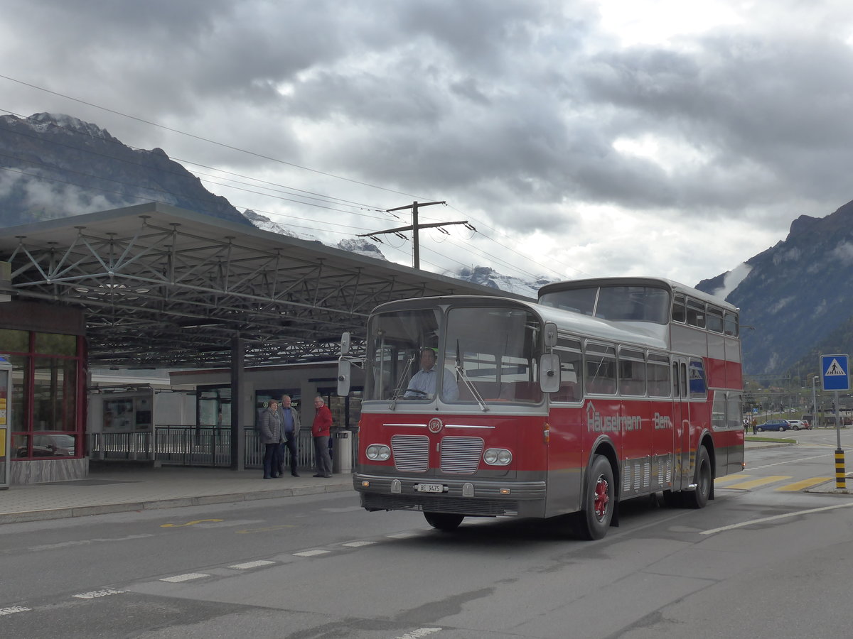 (185'771) - H�uselmann, Bern - Nr. 26/BE 9475 - FBW/Vetter-R&J Anderthalbdecker (ex AFA Adelboden Nr. 9) am 8. Oktober 2017 beim Bahnhof Frutigen
