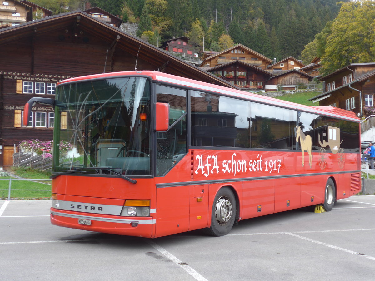 (185'795) - AFA Adelboden - Nr. 20/BE 3044 U - Setra (ex Nr. 6) am 8. Oktober 2017 in Adelboden, M�ritplatz