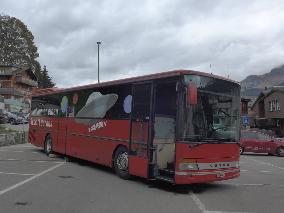 (185'796) - AFA Adelboden - Nr. 20/BE 3044 U - Setra (ex Nr. 6) am 8. Oktober 2017 in Adelboden, M�ritplatz