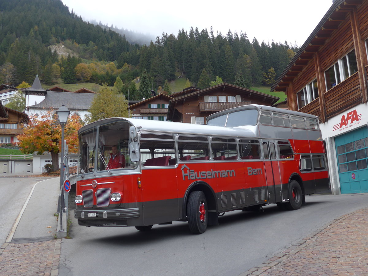 (185'810) - H�uselmann, Bern - Nr. 26/BE 9475 - FBW/Vetter-R&J Anderthalbdecker (ex AFA Adelboden Nr. 9) am 8. Oktober 2017 in Adelboden, Busstation