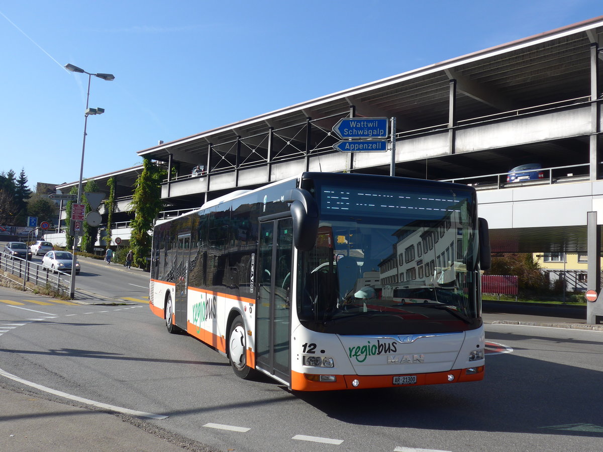 (185'933) - VBH Herisau - Nr. 12/AR 21'300 - MAN am 19. Oktober 2017 beim Bahnhof Herisau