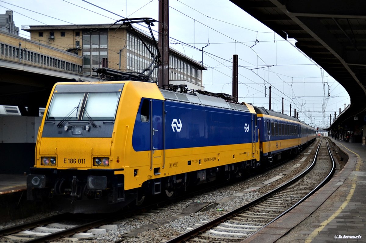 186 011 mit den IC nach amsterdam,schublok war 186 203,brüssel midi,14.06.18