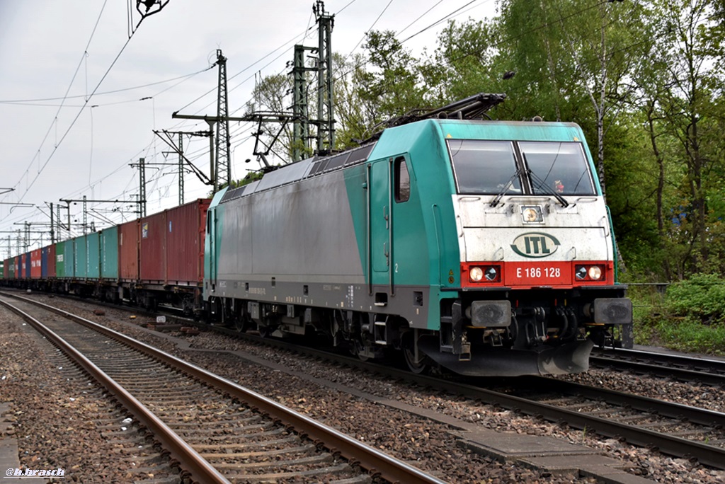 186 128 ist mit einen containerzug durch hh-harburg gefahren,12.06.17