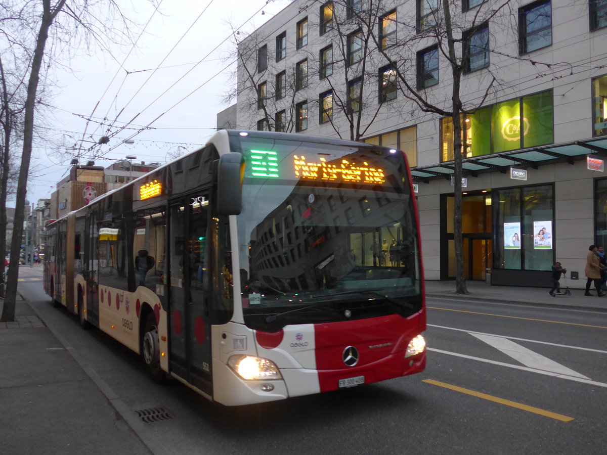 (186'730) - TPF Fribourg - Nr. 552/FR 300'408 - Mercedes am 27. November 2017 beim Bahnhof Fribourg