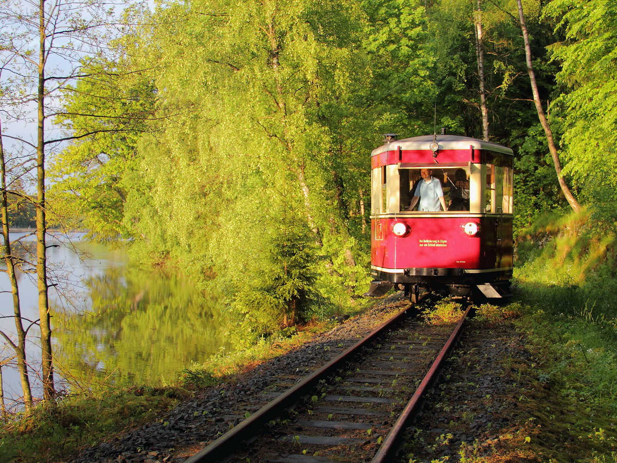 187 001-3 am 24. Mai 2014 auf dem Weg in Richtung Gernrode zwischen Friedrichshöhe und Straßberg (Harz).