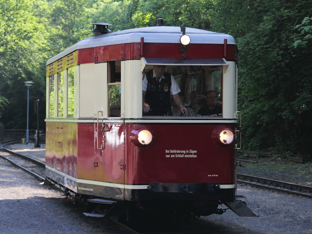 187 001-3 (GHE T1) am 24. Mai 2013 im Bahhof Alexisbad zur Weiterfahrt nach Wernigerode.