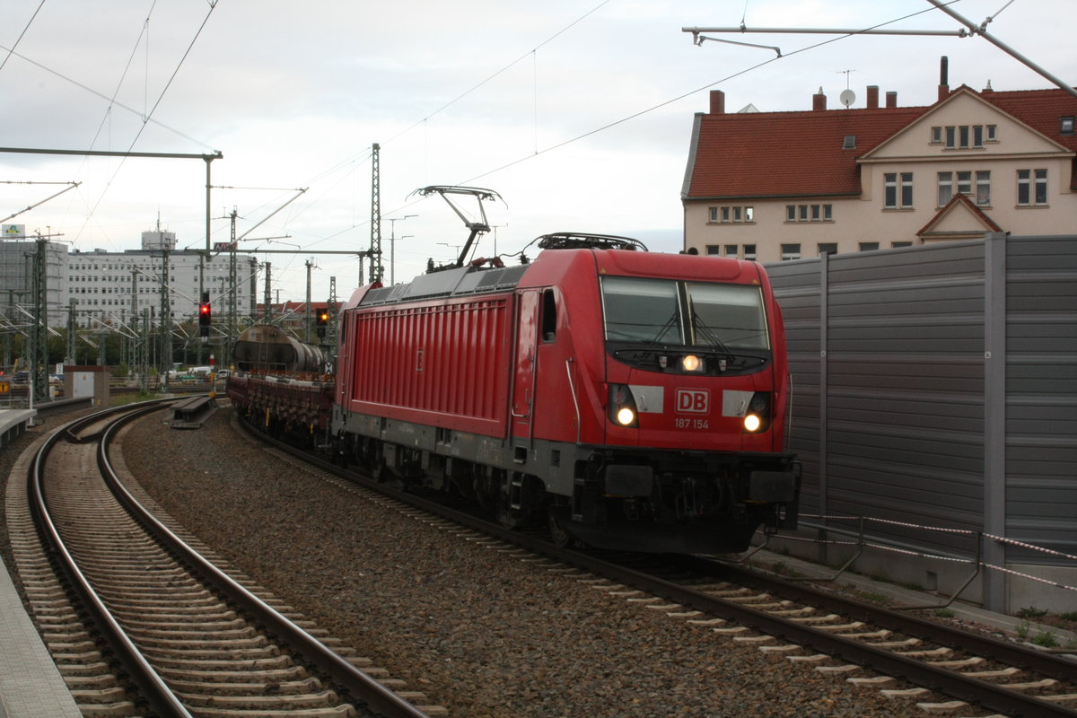 187 154 mit einen G�terzug in der G�terumfahrung am Bahnhof Halle/Saale Hbf am 12.9.19