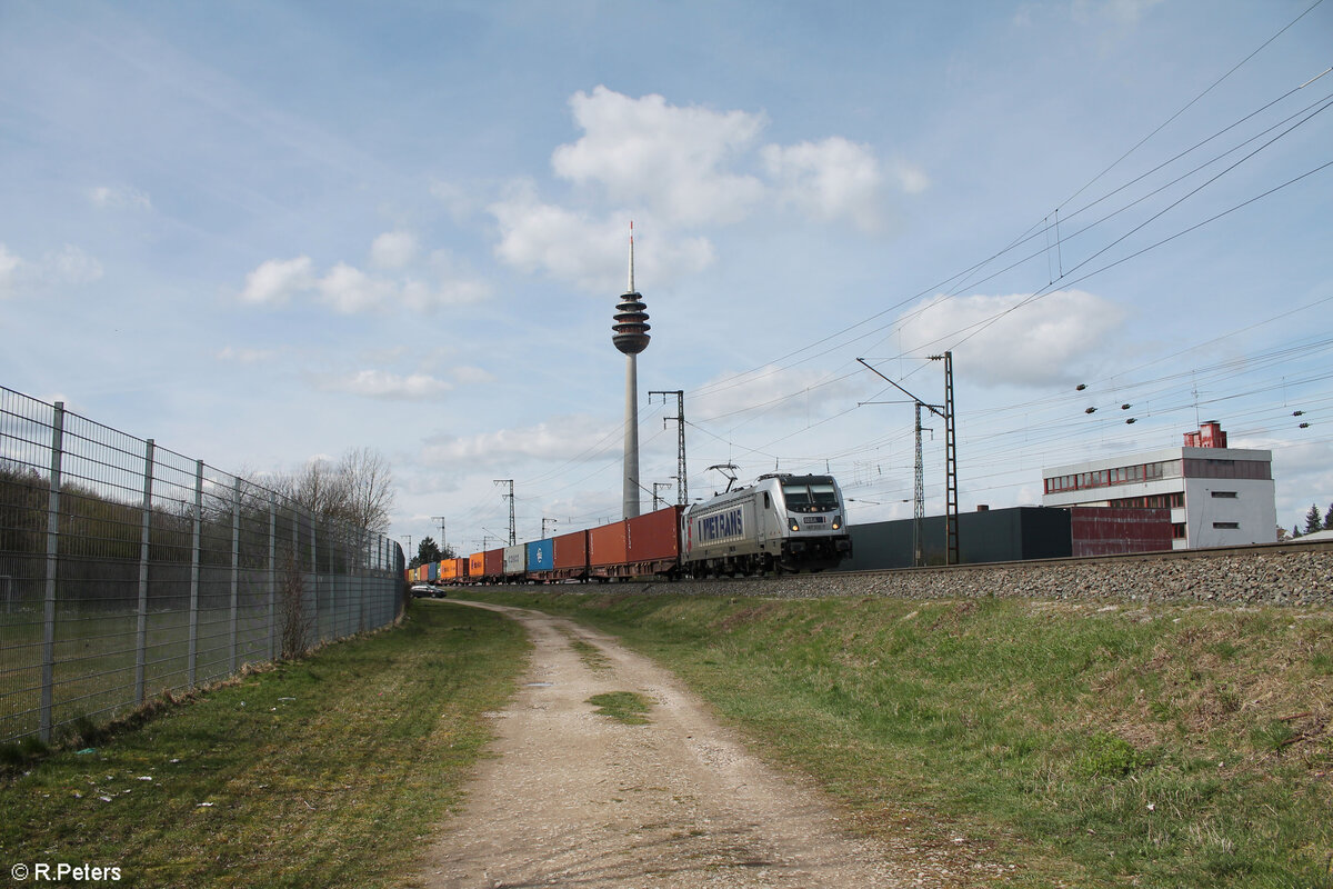 187 513-7 mit einem Containerzug in der Treuchtlinger Kurve in Nürnberg Hohe Marter. 25.03.25