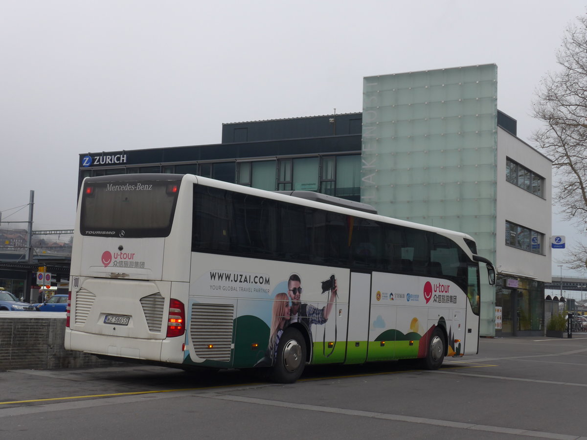 (187'346) - Aus Polen: U-Tour - WZ 5865S - Mercedes am 24. Dezember 2017 beim Bahnhof Interlaken Ost