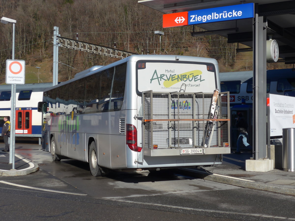(187'514) - AWA Amden - Nr. 4/SG 39'004 - Setra am 31. Dezember 2017 beim Bahnhof Ziegelbr�cke
