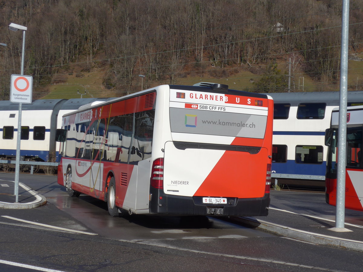 (187'516) - Niederer, Filzbach - Nr. 29/GL 340 - Mercedes am 31. Dezember 2017 beim Bahnhof Ziegelbrcke