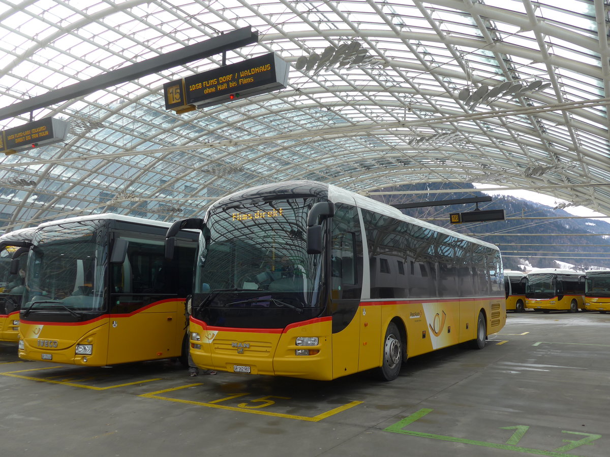 (187'546) - PostAuto Graubnden - GR 162'987 - MAN am 1. Januar 2018 in Chur, Postautostation