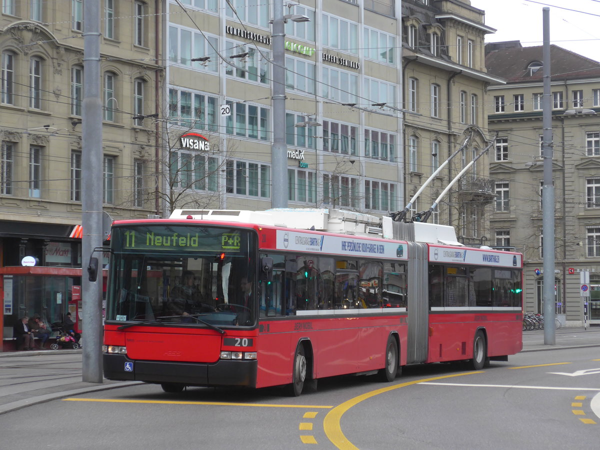 (188'064) - Bernmobil, Bern - Nr. 20 - NAW/Hess Gelenktrolleybus am 21. Januar 2018 beim Bahnhof Bern