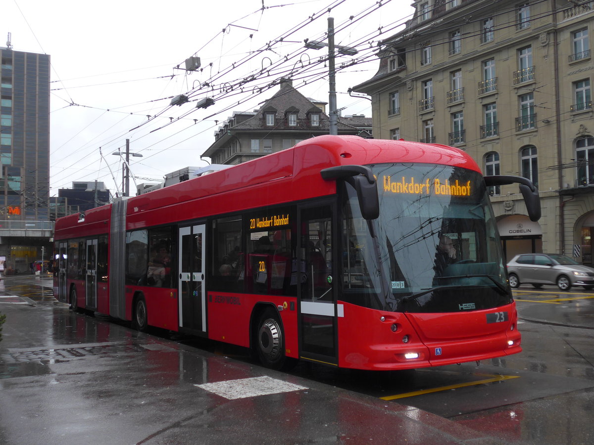 (188'069) - Bernmobil, Bern - Nr. 23 - Hess/Hess Gelenktrolleybus am 21. Januar 2018 beim Bahnhof Bern