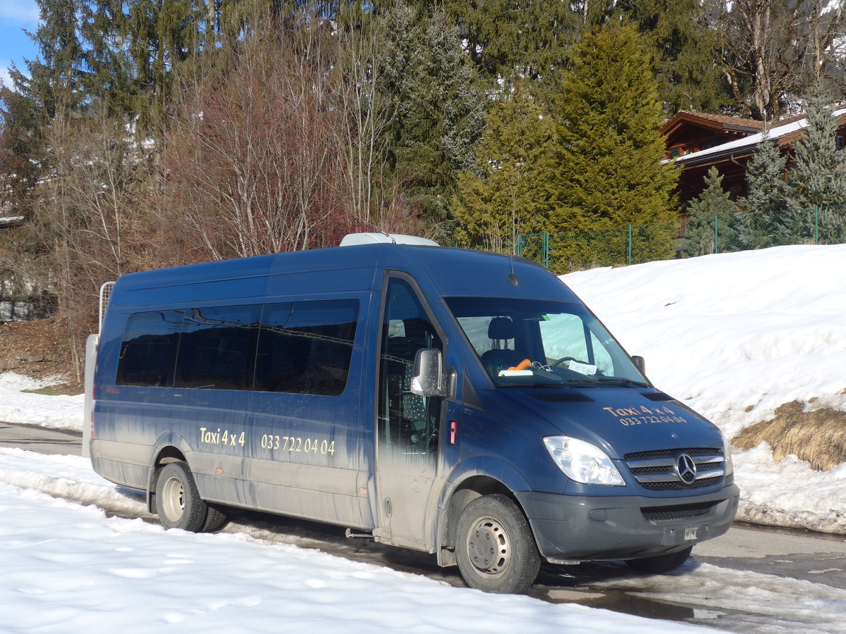 (188'086) - Ueltschi, Zweisimmen - Mercedes am 28. Januar 2018 beim Bahnhof Lenk