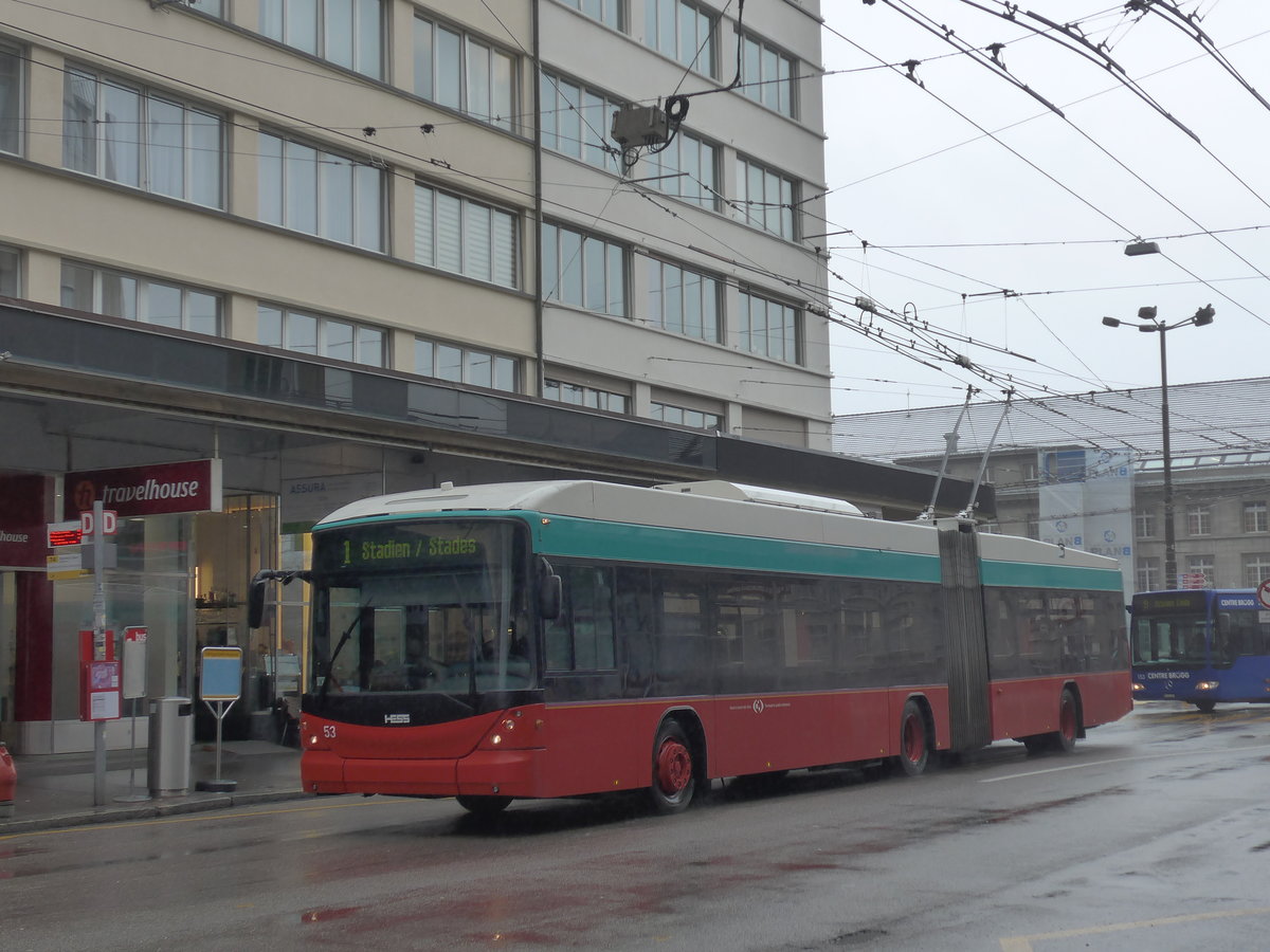 (188'675) - VB Biel - Nr. 53 - Hess/Hess Gelenktrolleybus am 15. Februar 2018 beim Bahnhof Biel