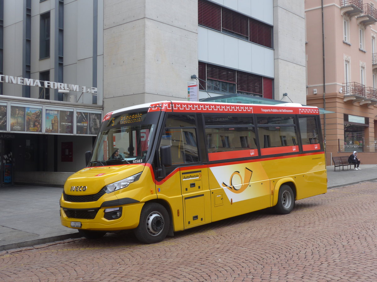 (188'860) - AutoPostale Ticino - TI 295'305 - Iveco/Sitcar am 17. Februar 2018 beim Bahnhof Bellinzona