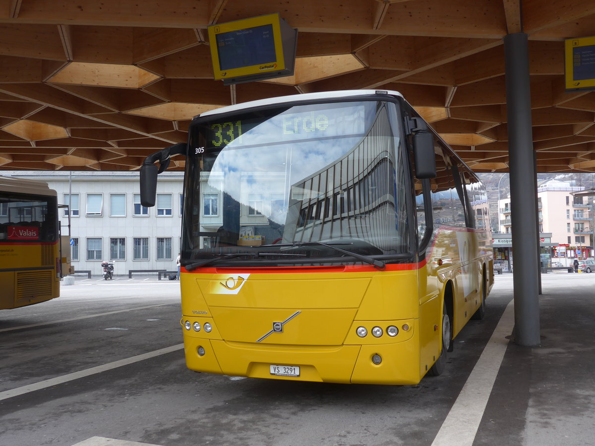 (188'893) - Evquoz, Erde - VS 3291 - Volvo am 18. Februar 2018 beim Bahnhof Sion