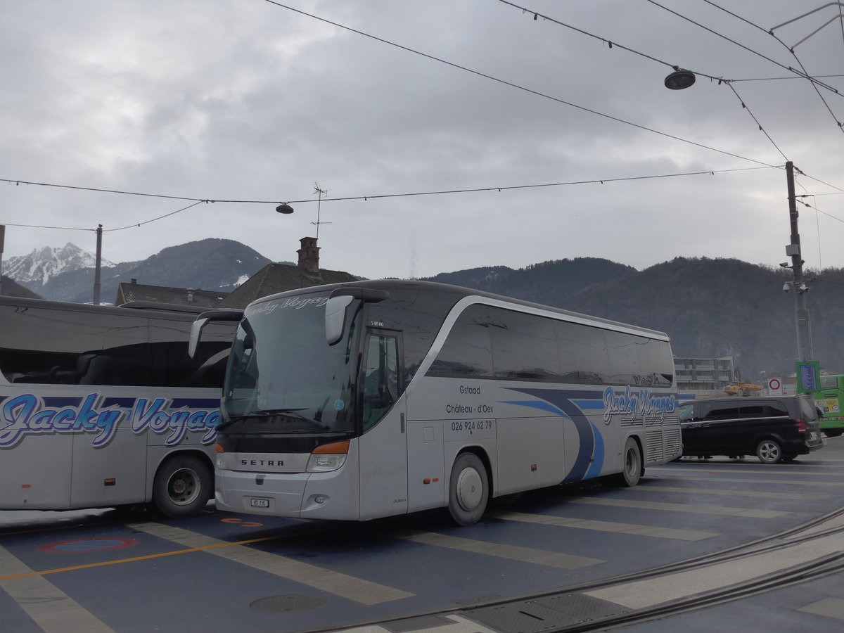(188'974) - Jacky Voyages, Ch�teau-d'Oex - VD 735 - Setra am 3. M�rz 2018 beim Bahnhof Aigle