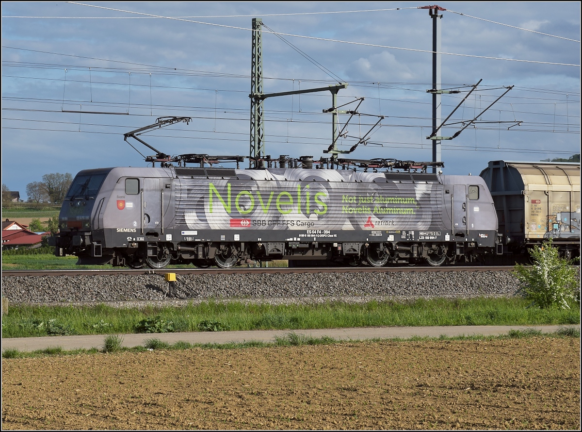 189 994 im Novelis-Design bei Schliengen. April 2018