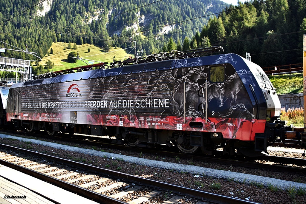 189 997-9 stand als zuglok an einen containerzug,vorspannlok war eine 189 von MRCE,brennero/brenner 27.09.16