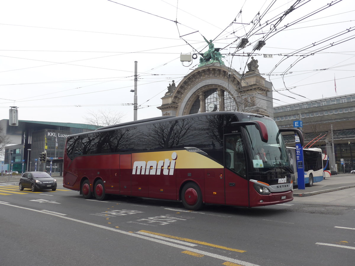 (189'312) - Marti, Kallnach - Nr. 15/BE 572'215 - Setra am 17. M�rz 2018 beim Bahnhof Luzern