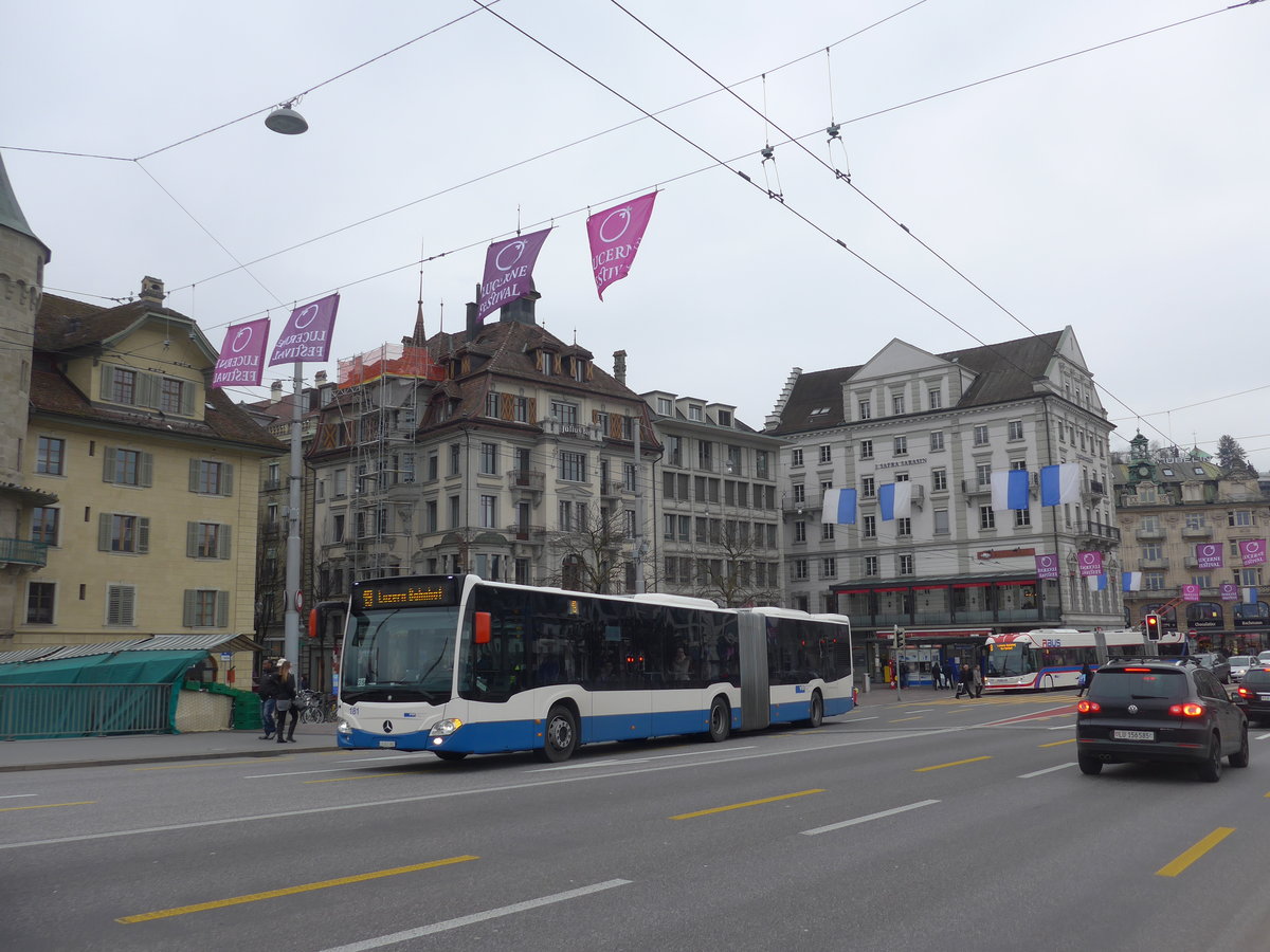 (189'377) - VBL Luzern - Nr. 181/LU 241'062 - Mercedes am 17. M�rz 2018 in Luzern, Bahnhofbr�cke