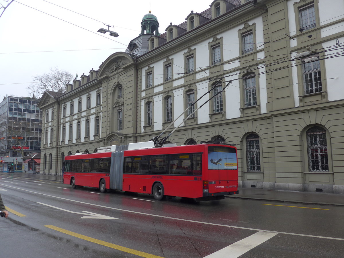 (189'454) - Bernmobil, Bern - Nr. 18 - NAW/Hess Gelenktrolleybus am 17. M�rz 2018 beim Bahnhof Bern