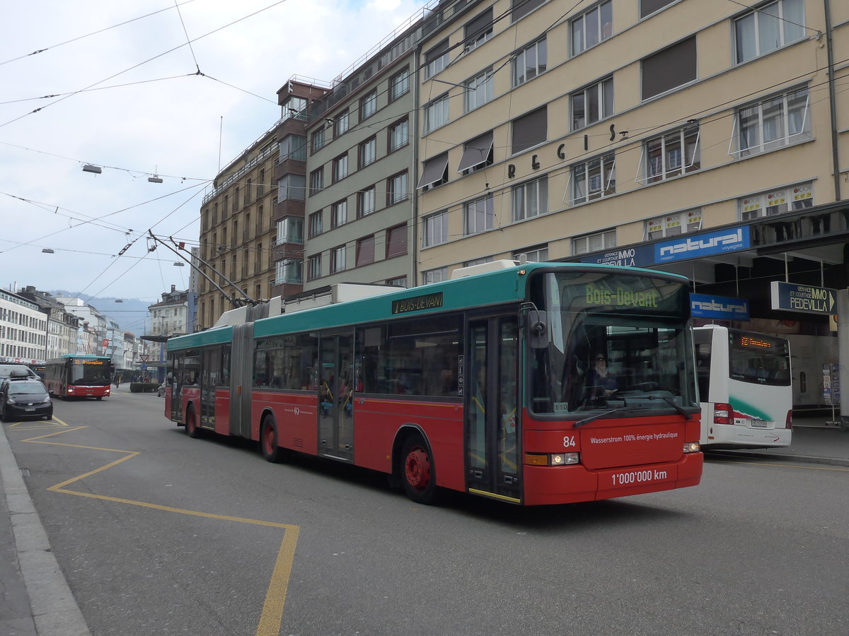 (189'623) - VB Biel - Nr. 84 - NAW/Hess Gelenktrolleybus am 26. Mrz 2018 beim Bahnhof Biel