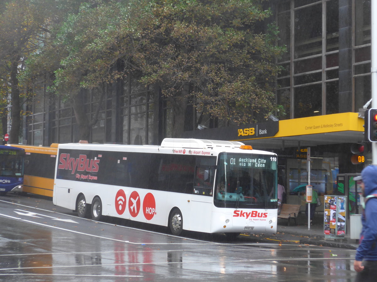 (192'047) - SkyBus, Auckland - Nr. 110/FPA130 - Scania/KiwiBus am 30. April 2018 in Auckland