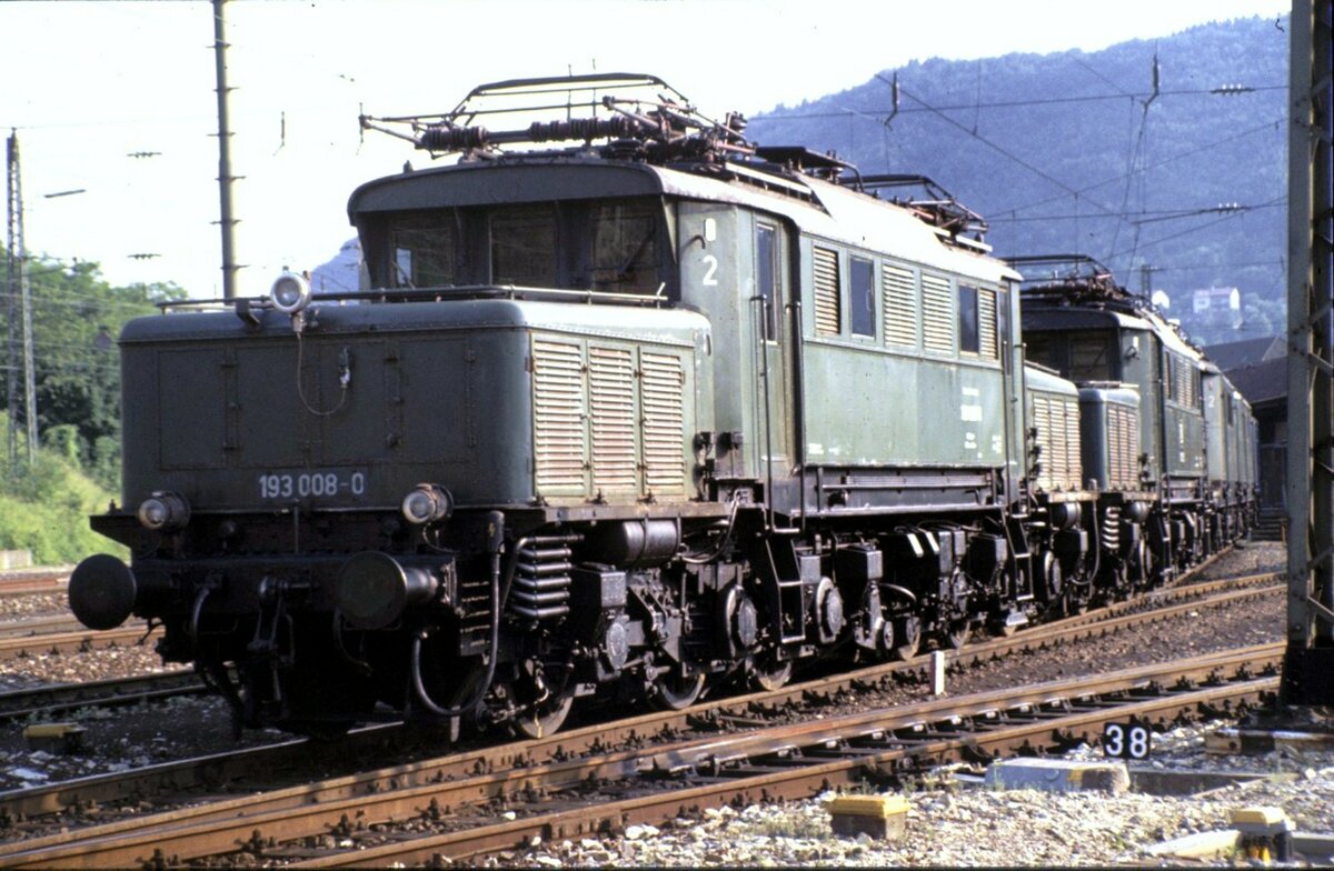 193 012-2 und 193 008-0 und 2x 144 in Geislingen Steige am 24.06.1983.