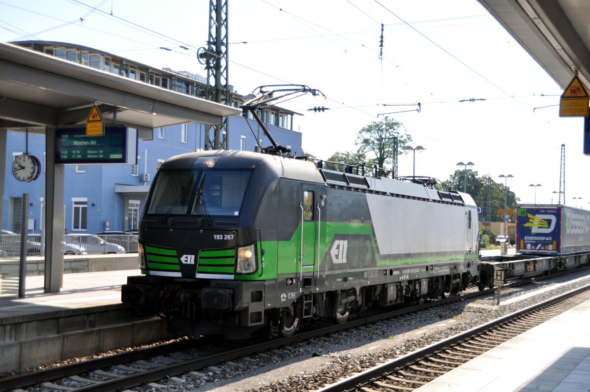193 267 Siemens Vectron mit Taschenwagenzug in Rosenheim am 12.08.2022.