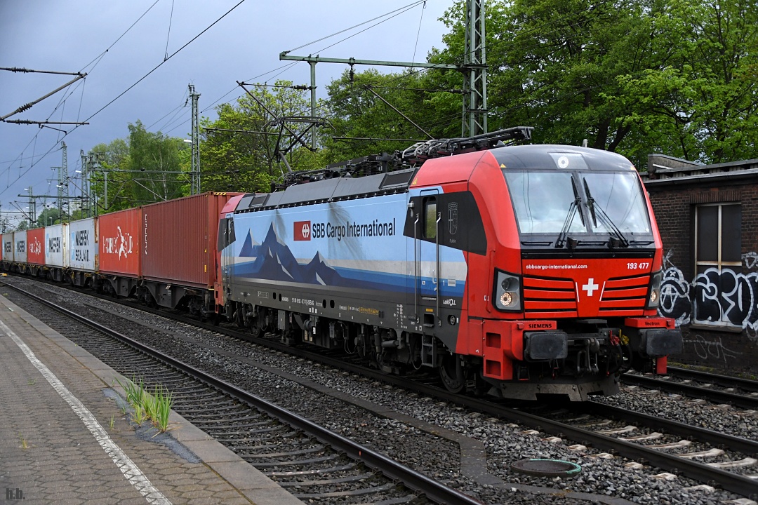 193 477-7 zog einen containerzug durch hh-harburg,15.05.20