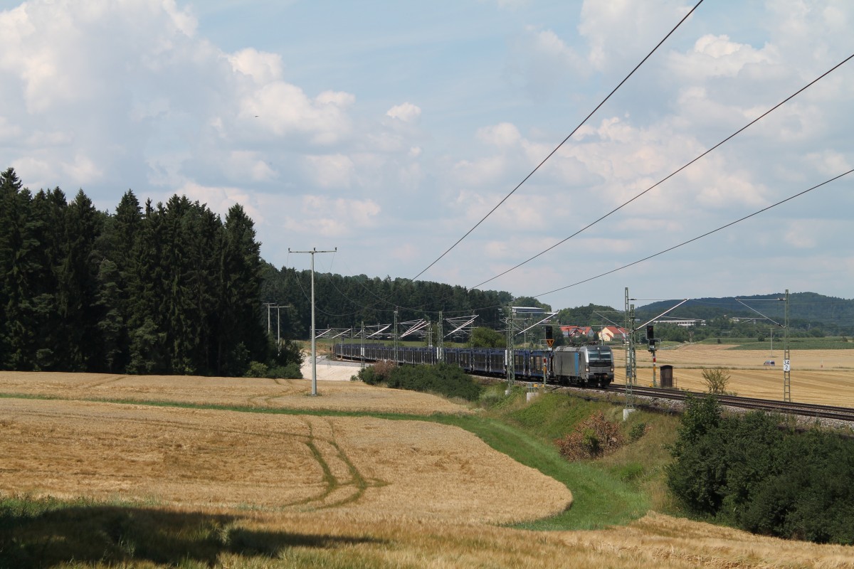 193 802 mit einem leeren Autotransportzug bei Dettenhofen. 23.07.14