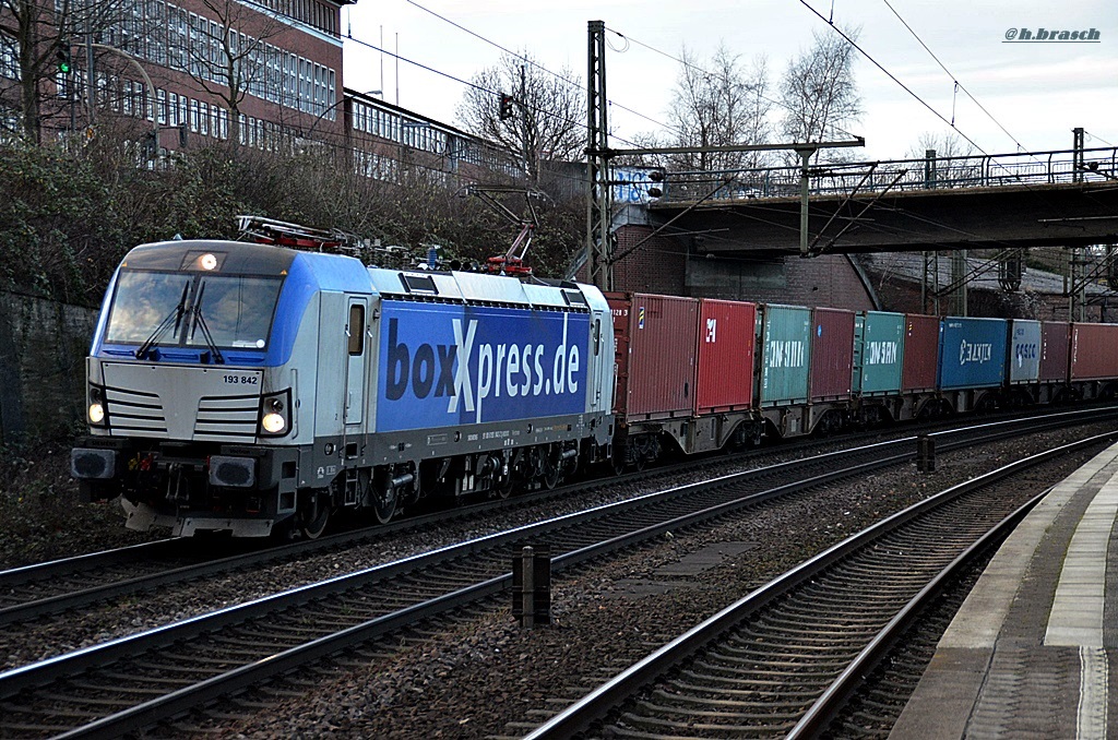 193 842 zog einen kastenzug durch hh-harburg,16.01.15