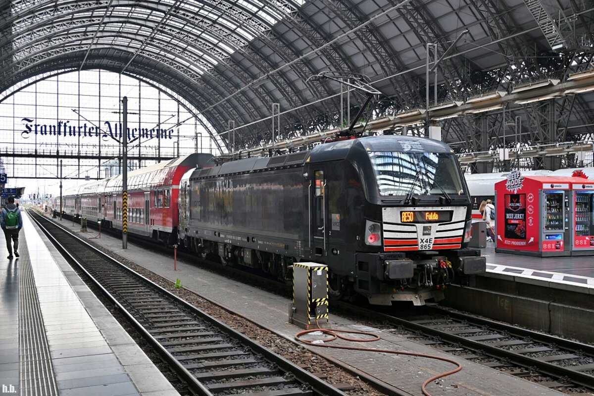 193 856-3 stand mit RE50 nach fulda in frankfurt/main hbf,01.05.22