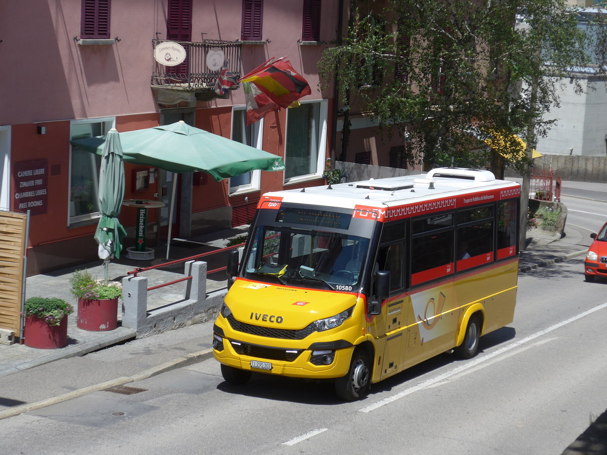 (193'858) - AutoPostale Ticino - TI 295'302 - Iveco/Sitcar am 9. Juni 2018 beim Bahnhof Bellinzona