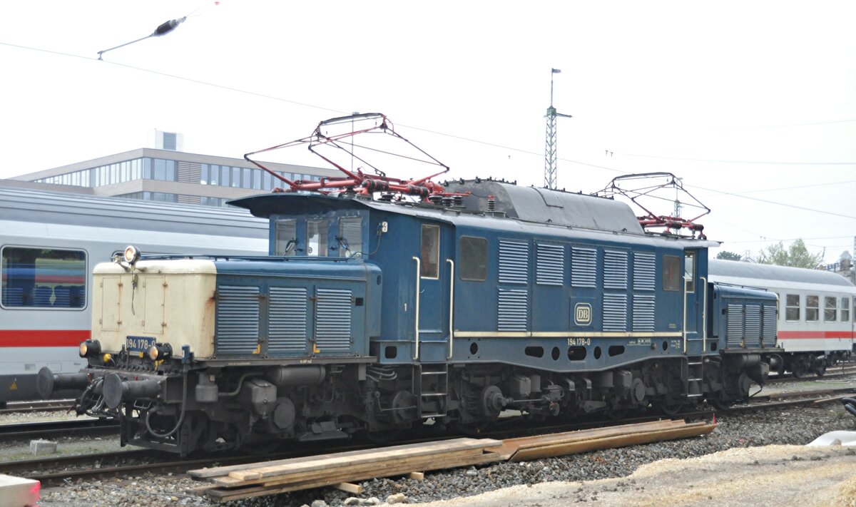 194 178-0 in Ulm am 01.05.2013.