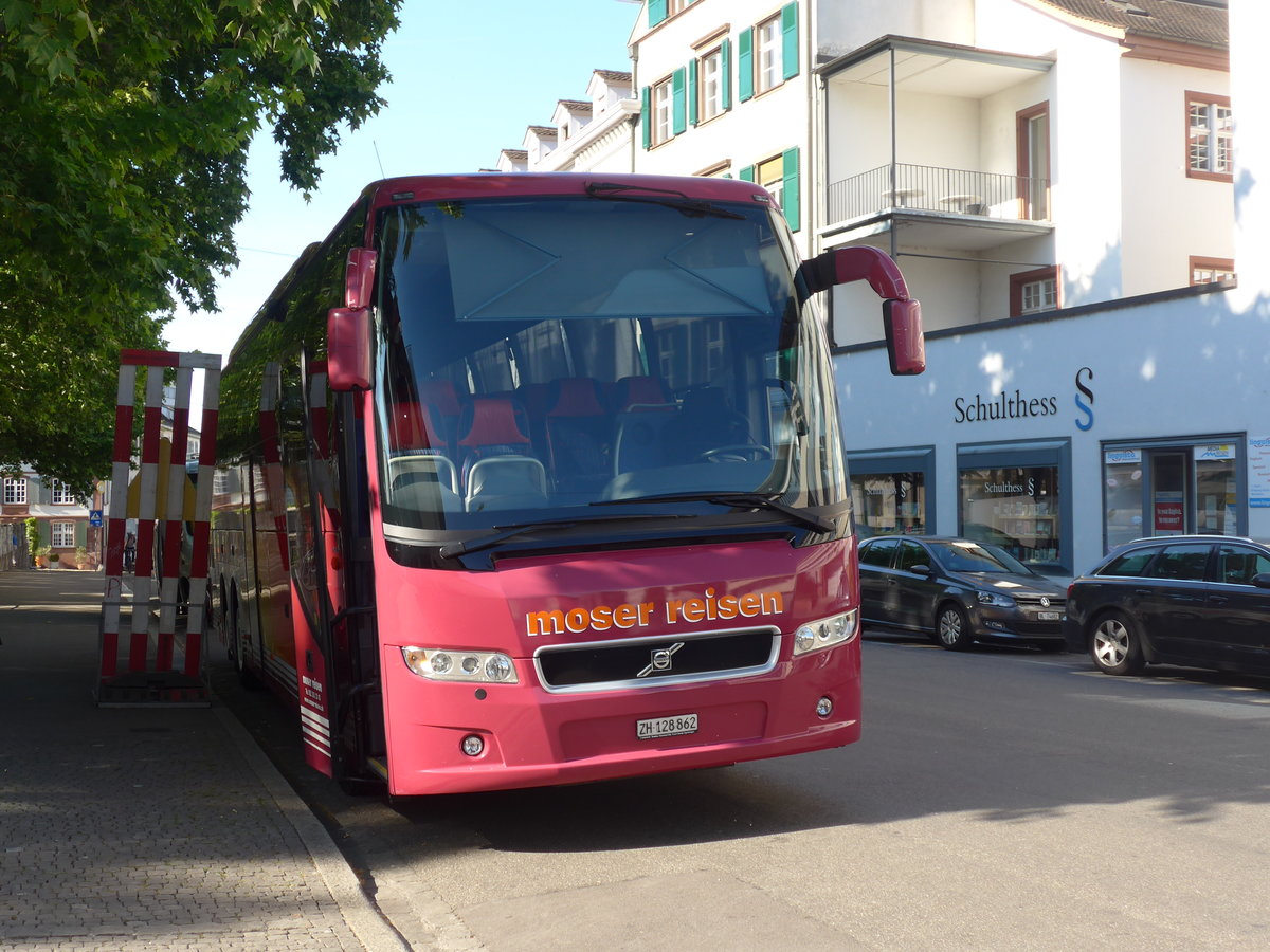 (194'021) - Moser, Flaach - Nr. 11/ZH 128'862 - Volvo am 16. Juni 2018 in Basel, Petersplatz