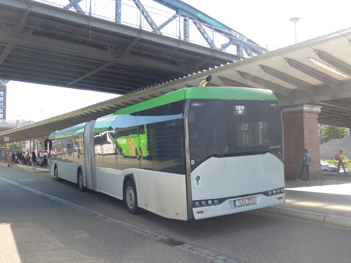 (194'147) - Weiss, Rottenburg - T�-W 379 - Solaris am 18. Juni 2018 beim Bahnhof Freiburg