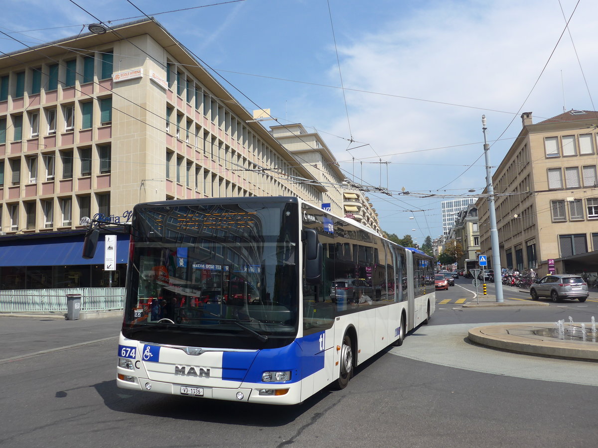 (195'737) - TL Lausanne - Nr. 674/VD 1336 - MAN am 6. August 2018 beim Bahnhof Lausanne