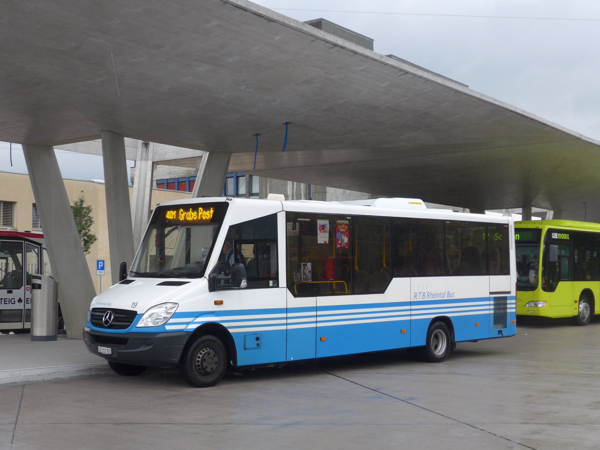 (196'309) - RTB Altsttten - Nr. 19/SG 312'928 - Mercedes/Kutsenits am 1. September 2018 beim Bahnhof Buchs