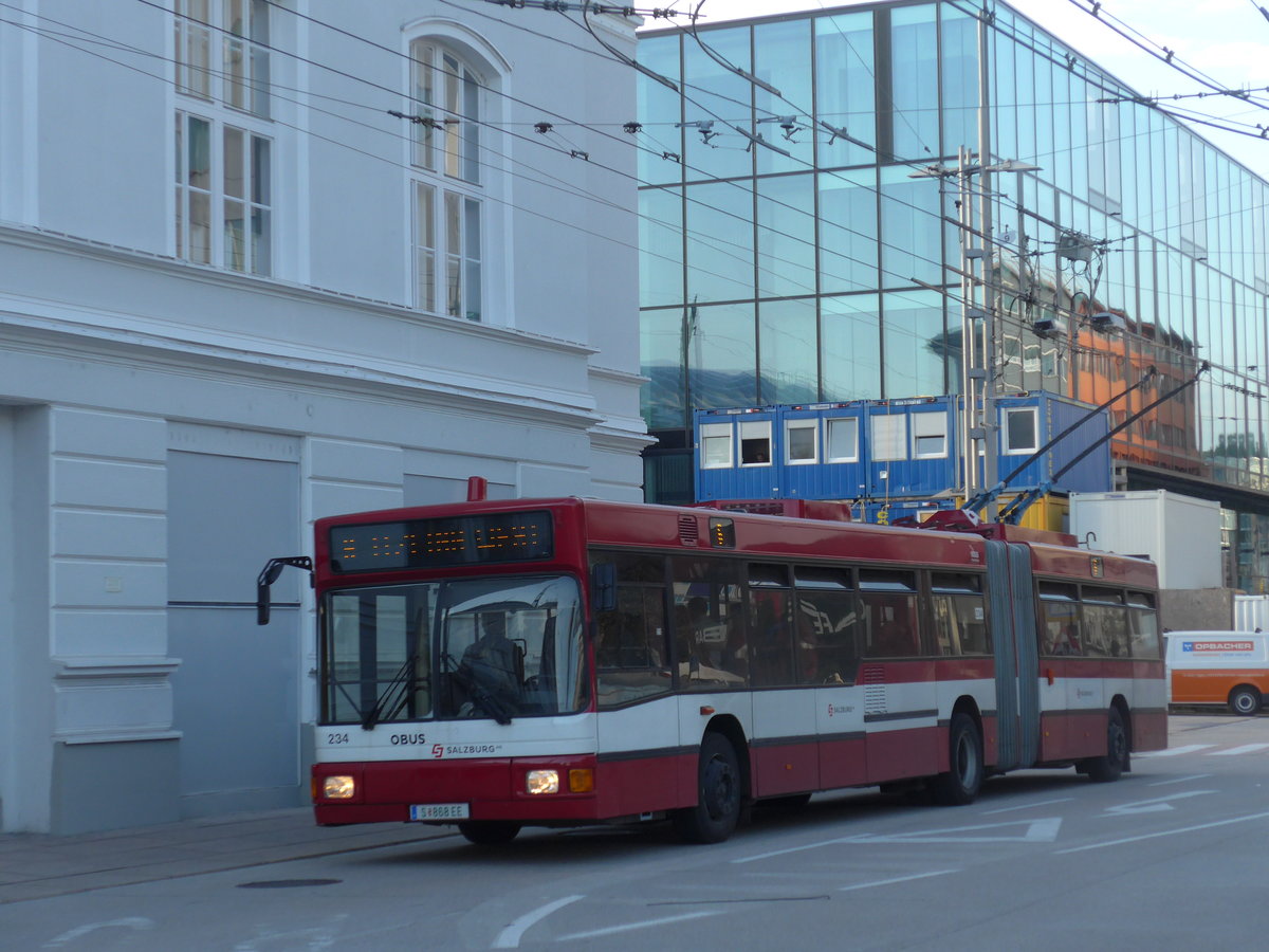 (197'013) - OBUS Salzburg - Nr. 234/S 868 EE - Gr�f&Stift Gelenktrolleybus (ex Nr. 9574) am 13. September 2018 beim Bahnhof Salzburg