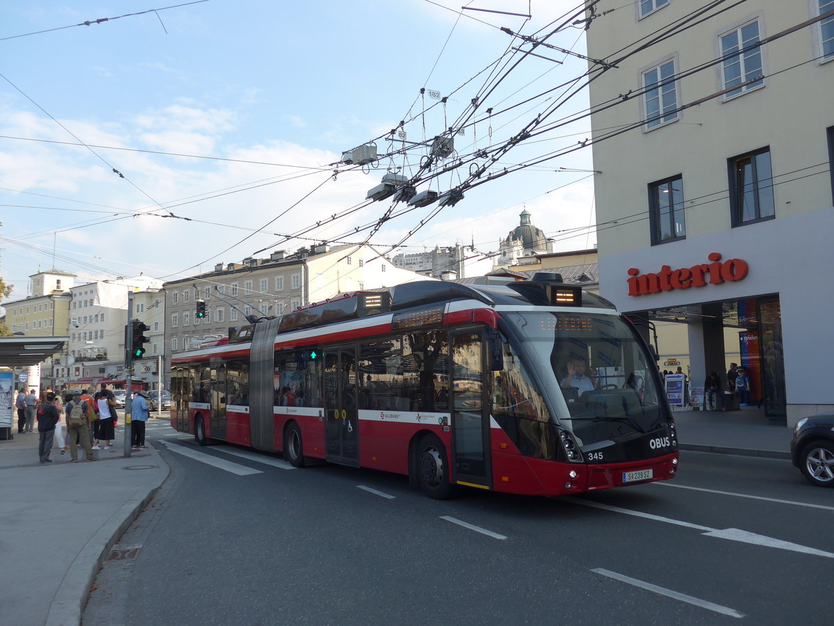 (197'318) - OBUS Salzburg - Nr. 345/S 239 SZ - Solaris Gelenktrolleybus am 13. September 2018 in Salzburg, Hanuschplatz