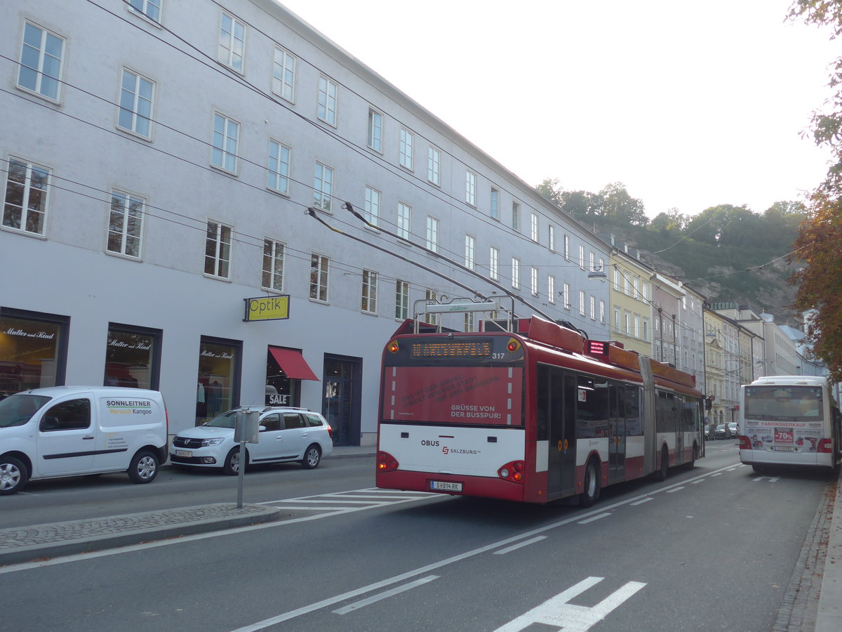 (197'366) - OBUS Salzburg - Nr. 317/S 914 RK - Solaris Gelenktrolleybus (ex TC La Chaux-de-Fonds/CH Nr. 142) am 13. September 2018 in Salzburg, Hanuschplatz