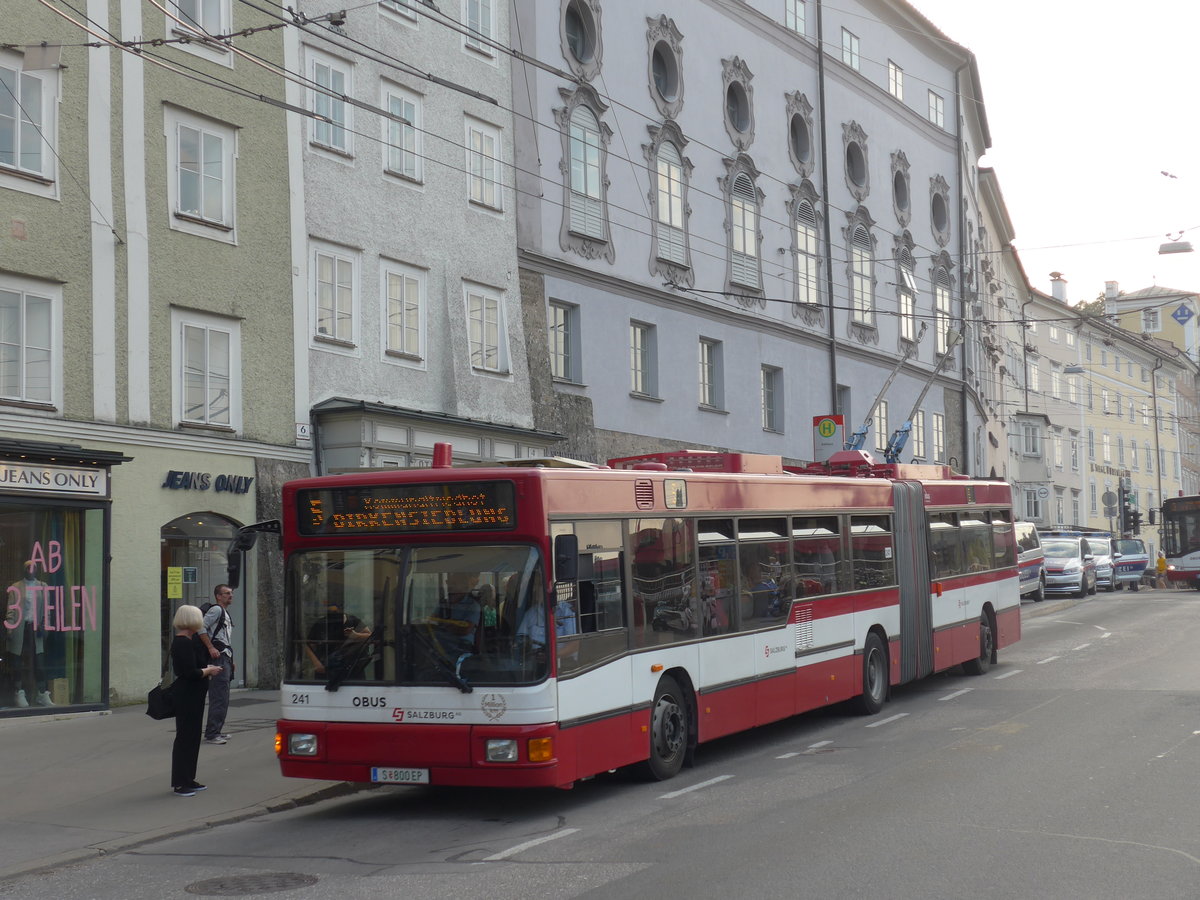 (197'394) - OBUS Salzburg - Nr. 241/S 800 EP - Gr�f&Stift, Gelenktrolleybus (ex Nr. 9661) am 13. September 2018 in Salzburg, Rathaus
