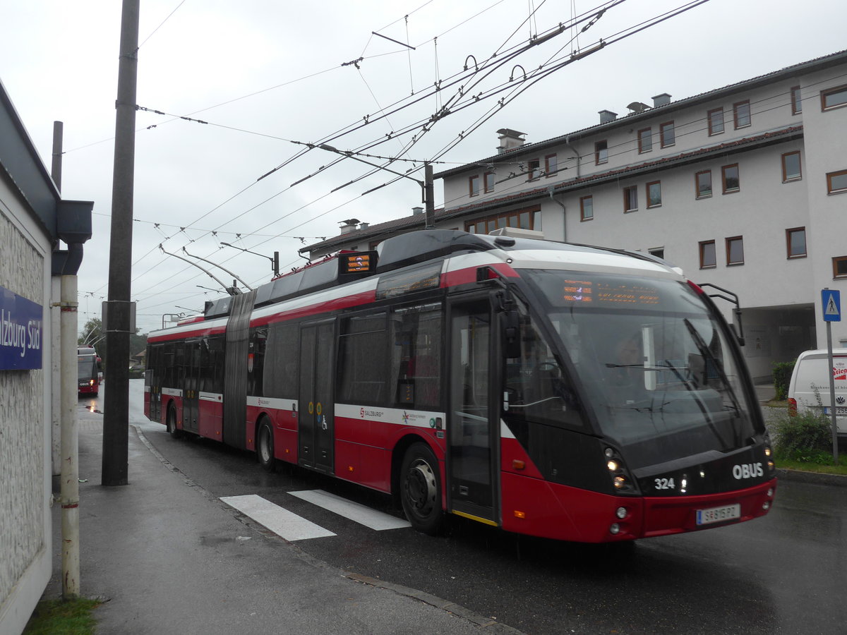 (197'443) - OBUS Salzburg - Nr. 324/S 815 PZ - Solaris Gelenktrolleybus am 14. September 2018 beim Bahnhof Salzburg S�d