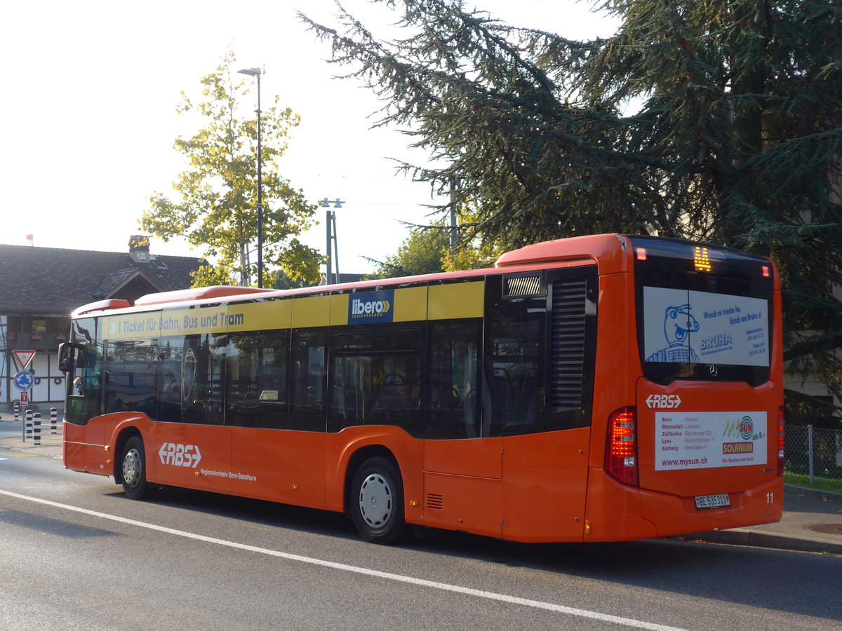 (198'084) - RBS Worblaufen - Nr. 11/BE 535'311 - Mercedes am 1. Oktober 2018 beim Bahnhof Gmligen