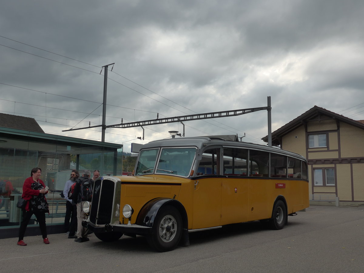 (198'105) - Schlapp, Cottens - FR 300'537 - Saurer/Saurer (ex SATEG, Lausanne; ex P 23'086; ex P 2138) am 1. Oktober 2018 beim Bahnhof Emmenmatt